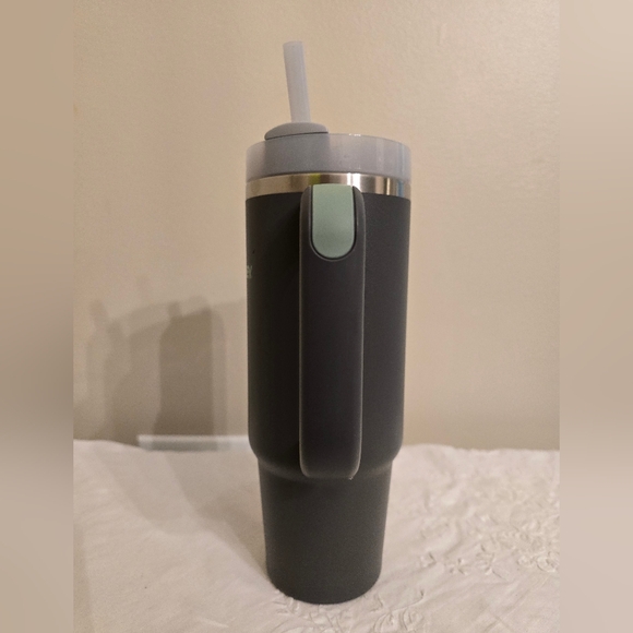 Stanley Quencher H2.0 FloState Tumbler In Graphite And Mint 30oz - Picture 2 of 4